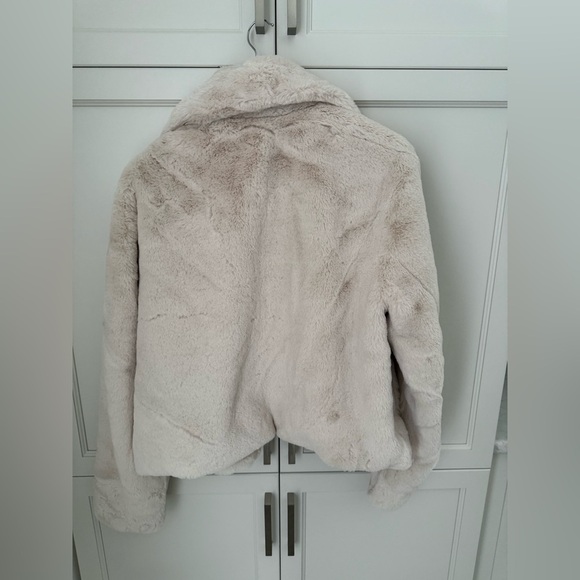 Suzy Shier Cream Teddy Jacket.  Faux Fur - Picture 3 of 4